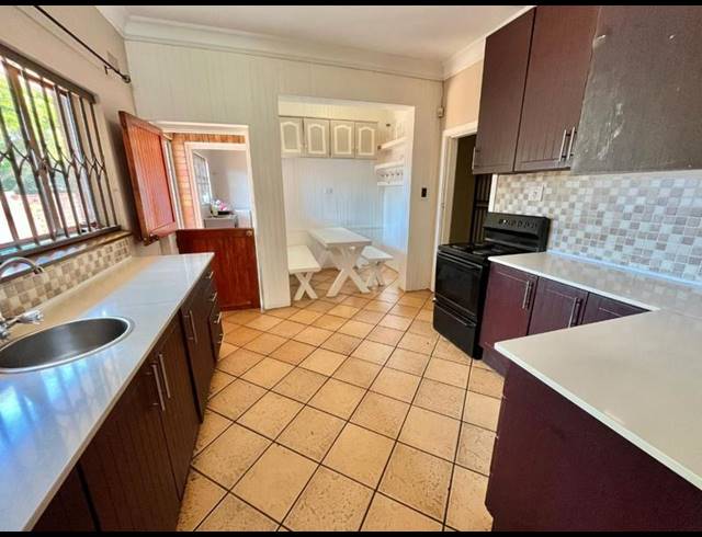 5 BEDROOM HOUSE FOR SALE IN CINDERELLA